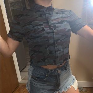 Short sleeve crop top